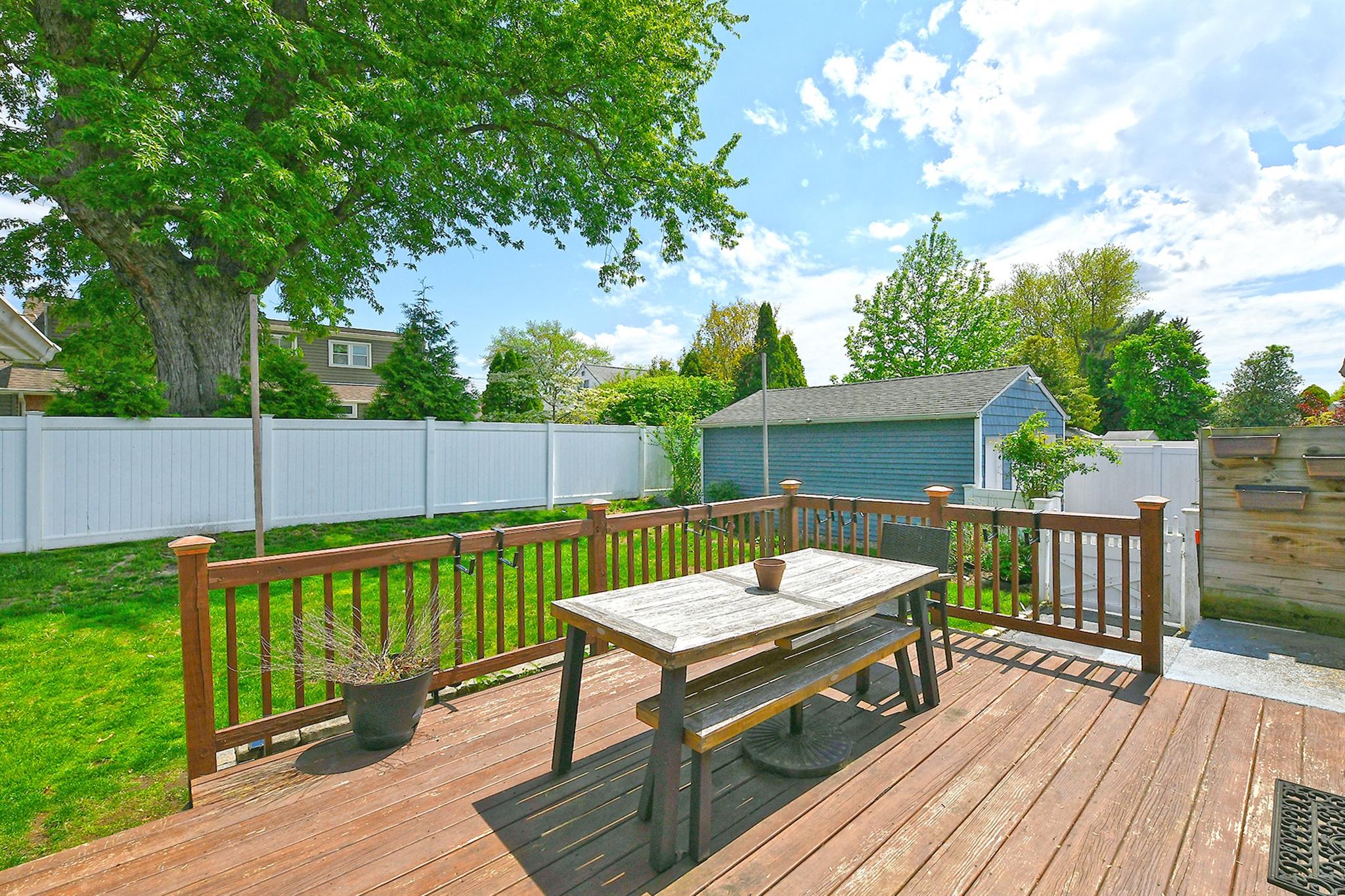 407 Larkfield Road, East Northport, New York image 33