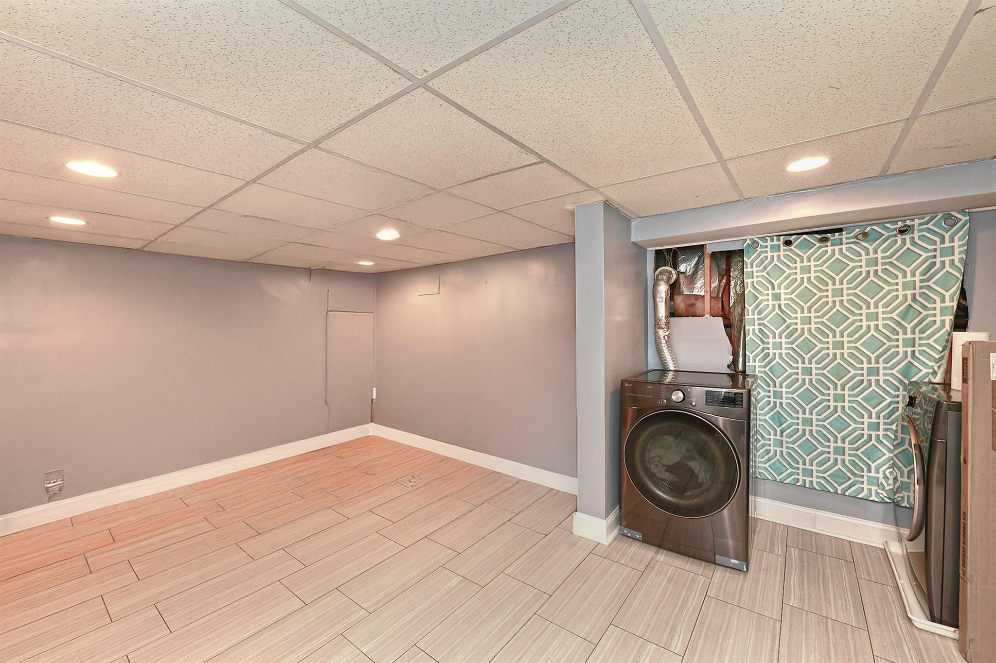 407 Larkfield Road, East Northport, New York image 31