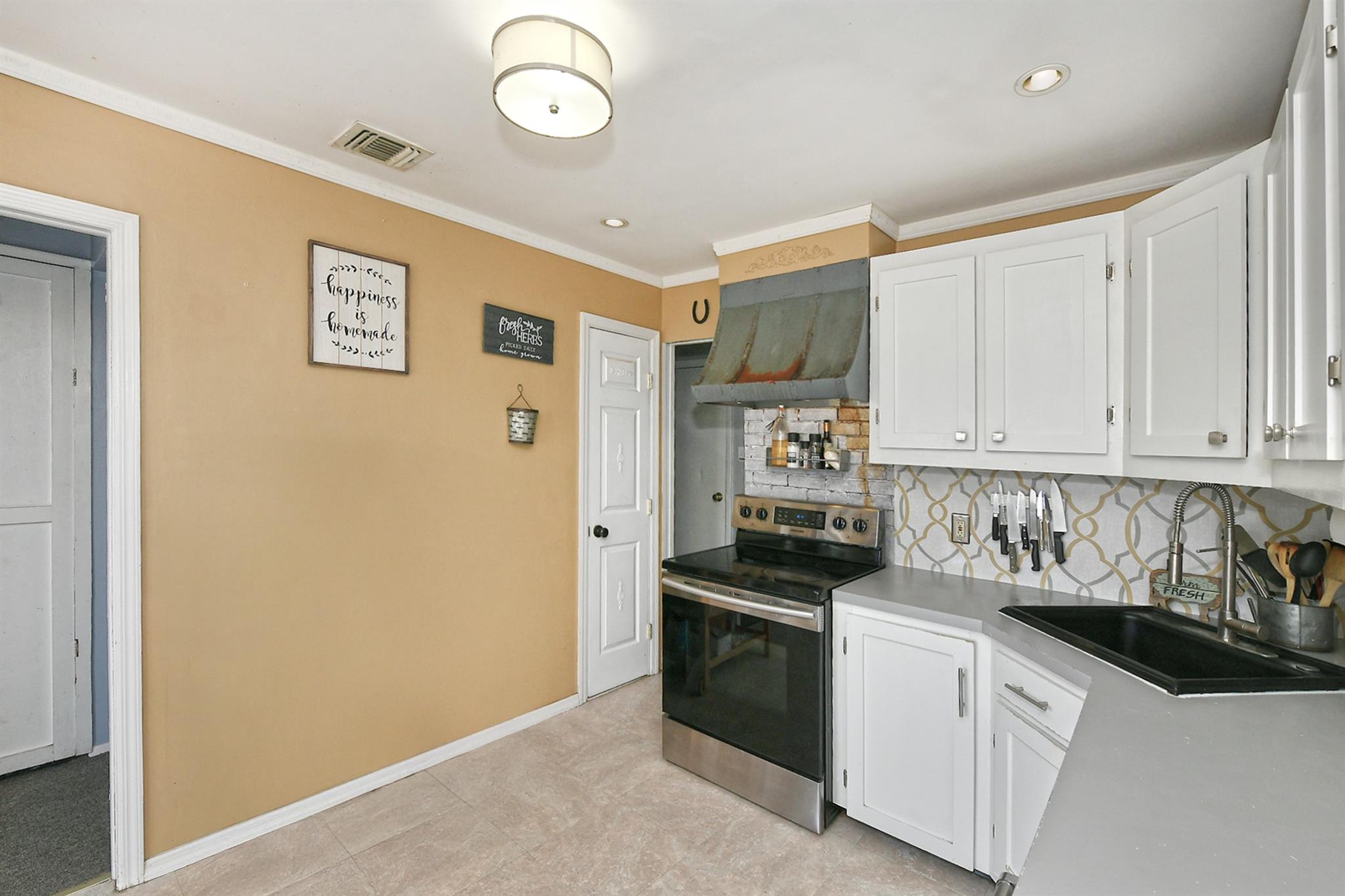 407 Larkfield Road, East Northport, New York image 17
