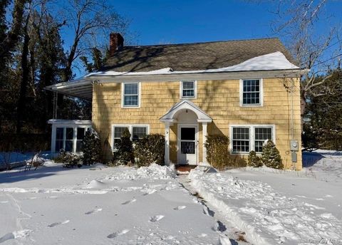 256 E Main Street Westhampton Beach NY 11978