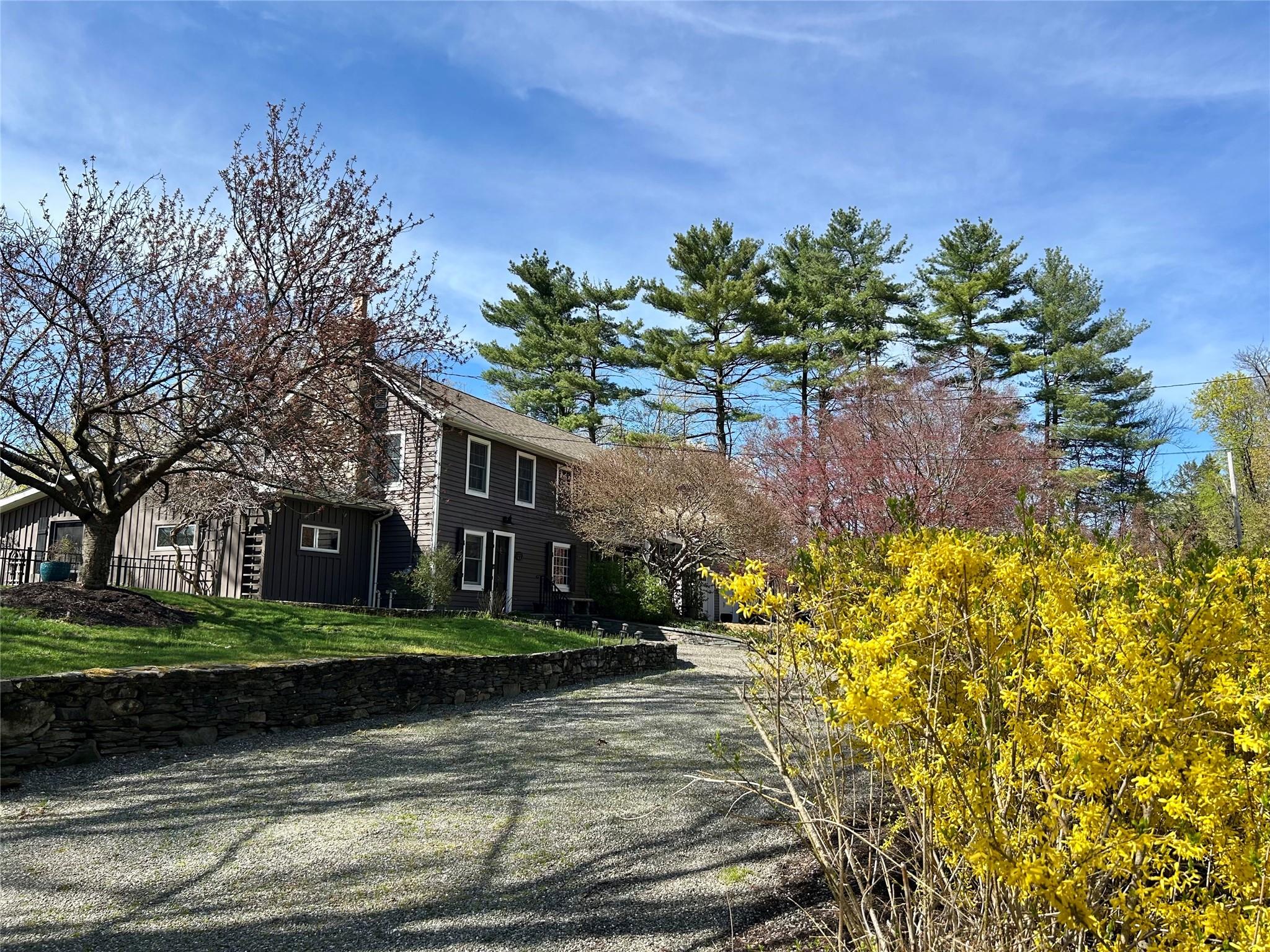 Property for Sale at Curry Lane, Hyde Park, New York - Bedrooms: 5 
Bathrooms: 5 
Rooms: 13  - $1,750,000