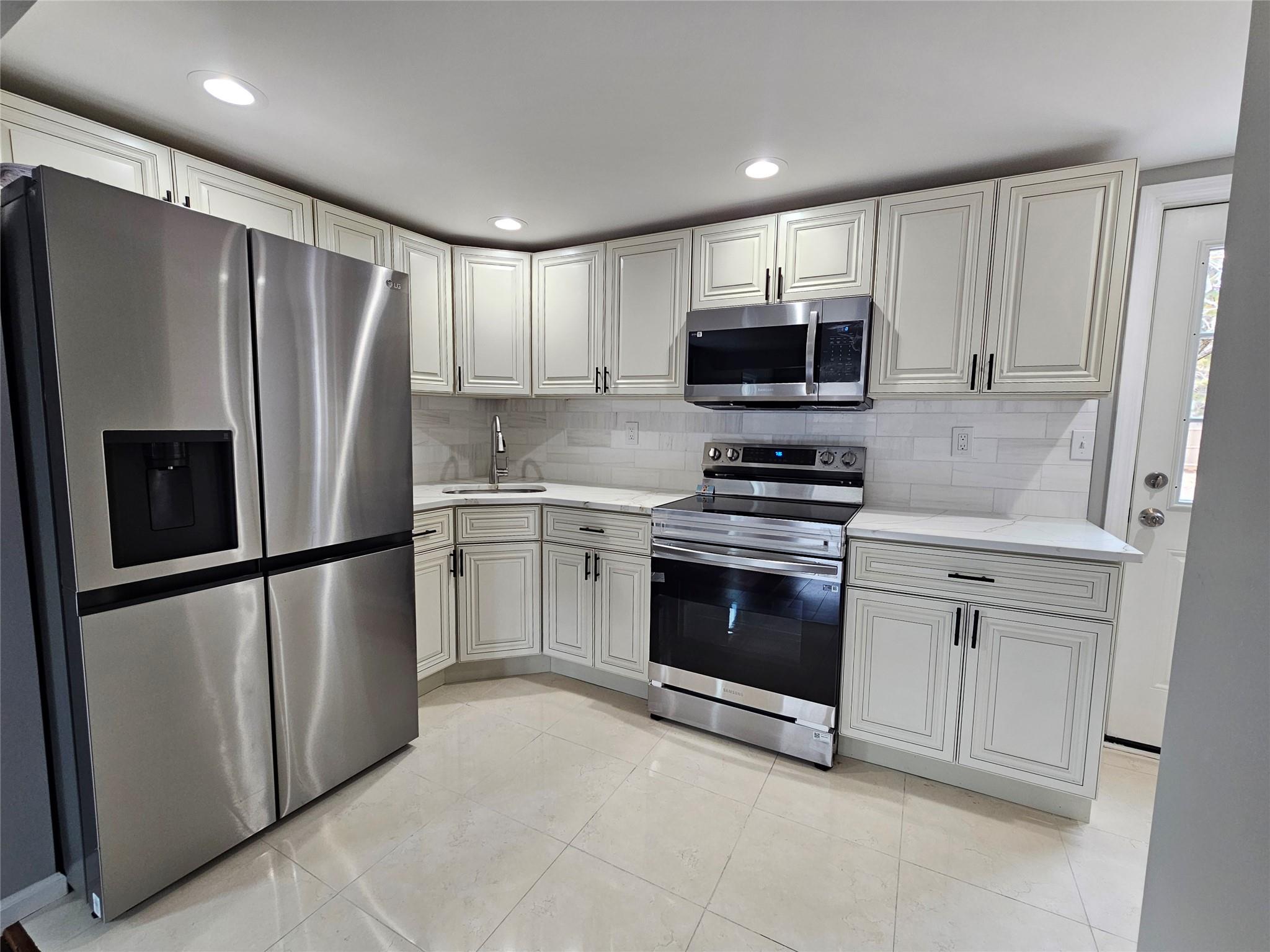 71 W Ludlam Avenue, Riverhead, New York image 8