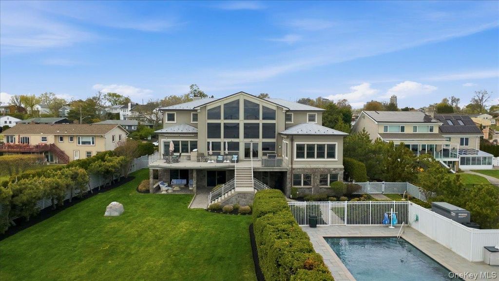 Photo of 135 Kensington Oval, New Rochelle, NY 10805 (MLS # 928565)