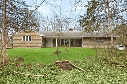 Homes For Sale - 1610 Croton Lake Road<br/> Yorktown Heights, NY 10598