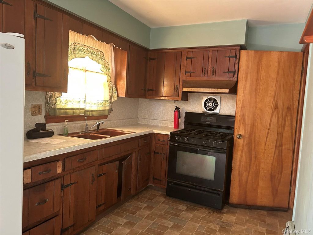 Photo of 91 Myrtle Avenue, New Windsor, NY 12553 (MLS # 984464)