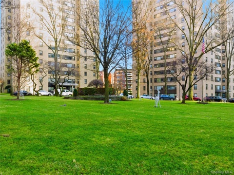Homes For Sale - 4 Fordham Hill Oval #8G<br/> Bronx, NY 10468