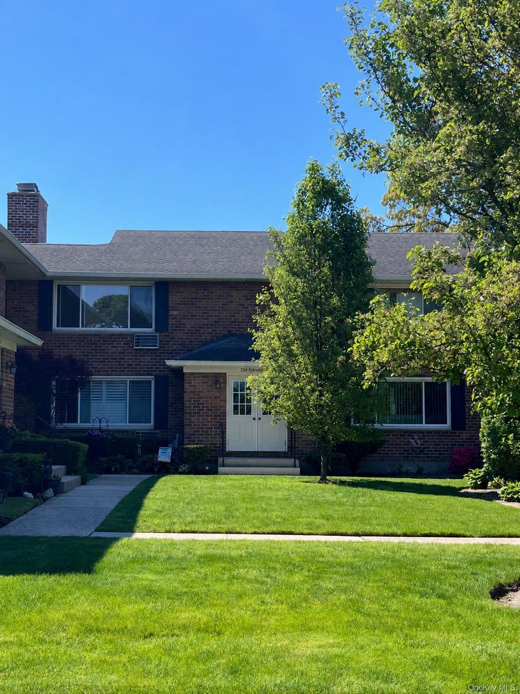 Photo of 234 Edmunton Drive #J12, North Babylon, NY 11703 (MLS # 1000522)
