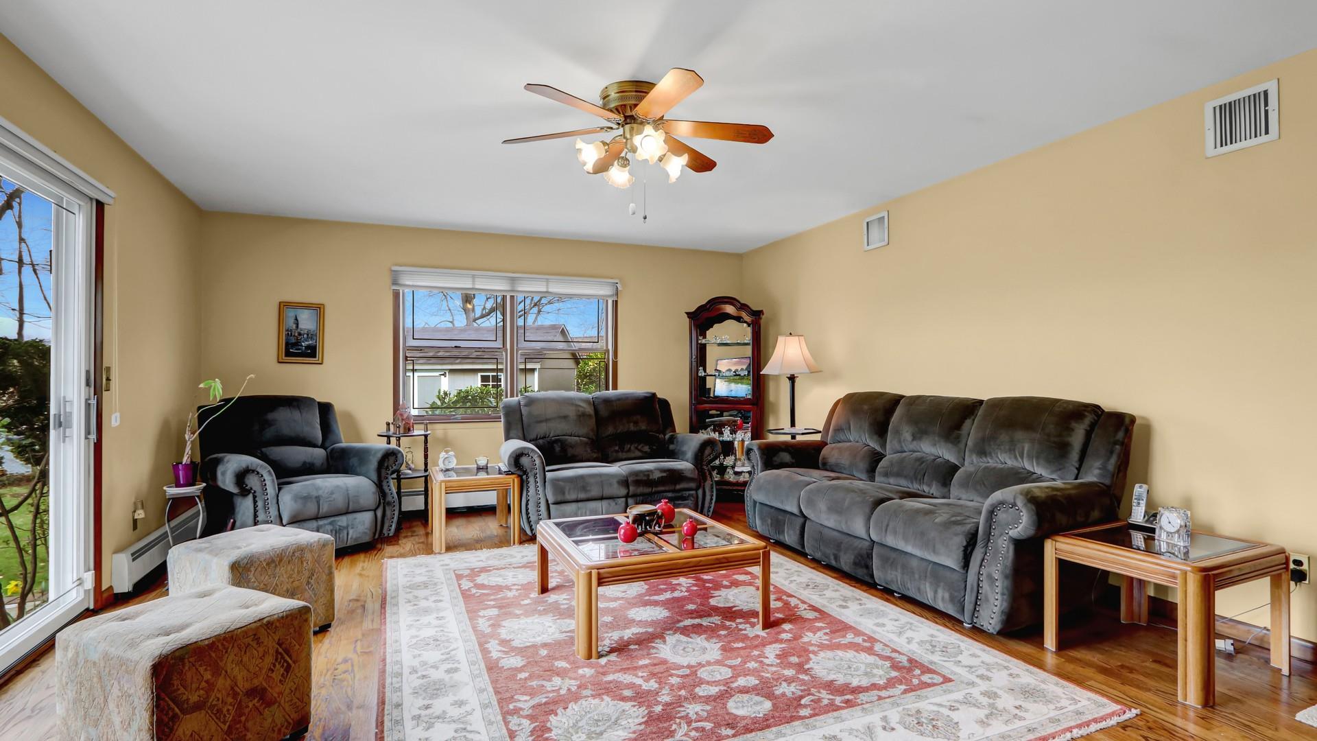 8 Robert Circle, Syosset, New York image 14