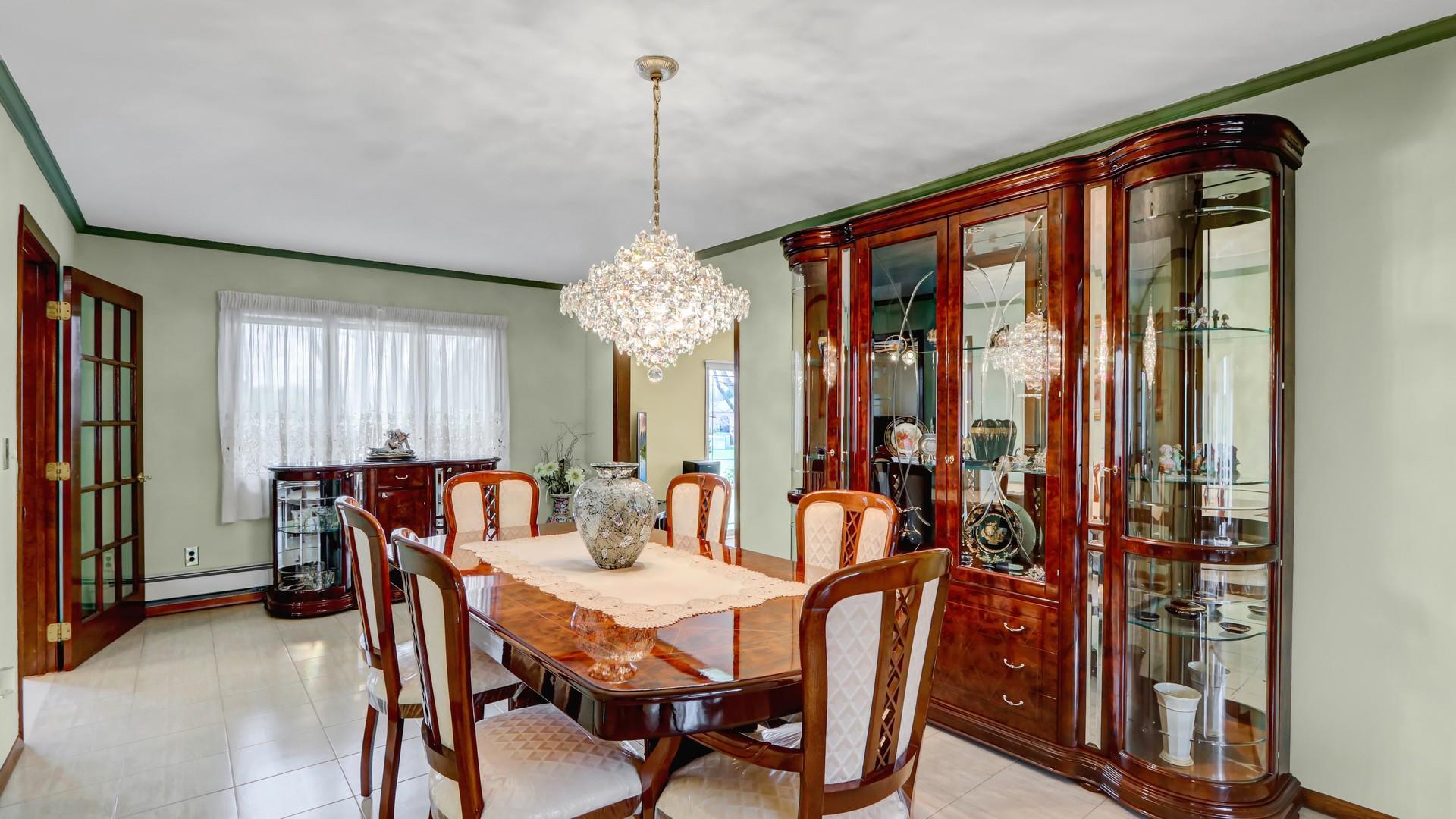 8 Robert Circle, Syosset, New York image 11