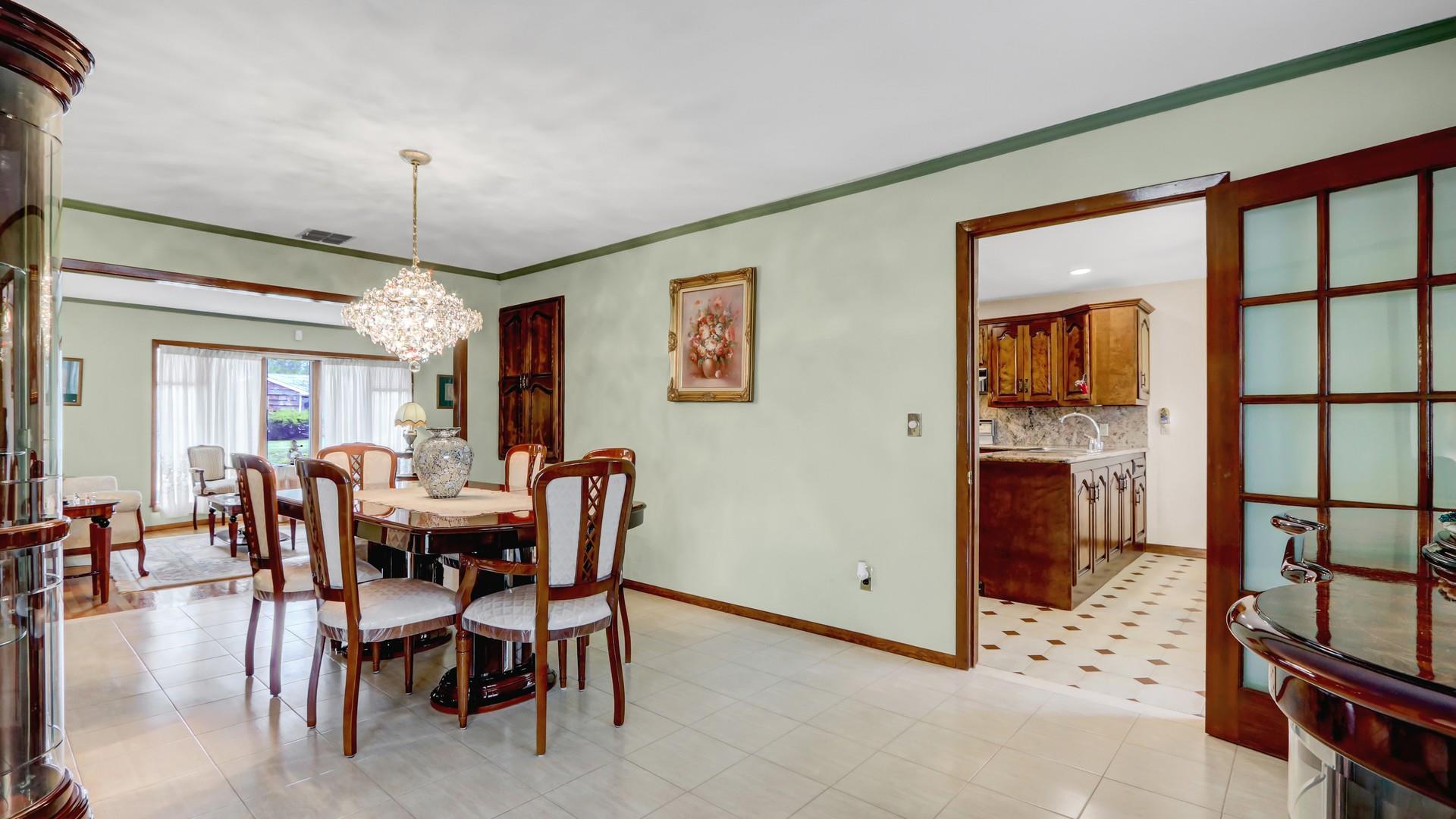 8 Robert Circle, Syosset, New York image 13