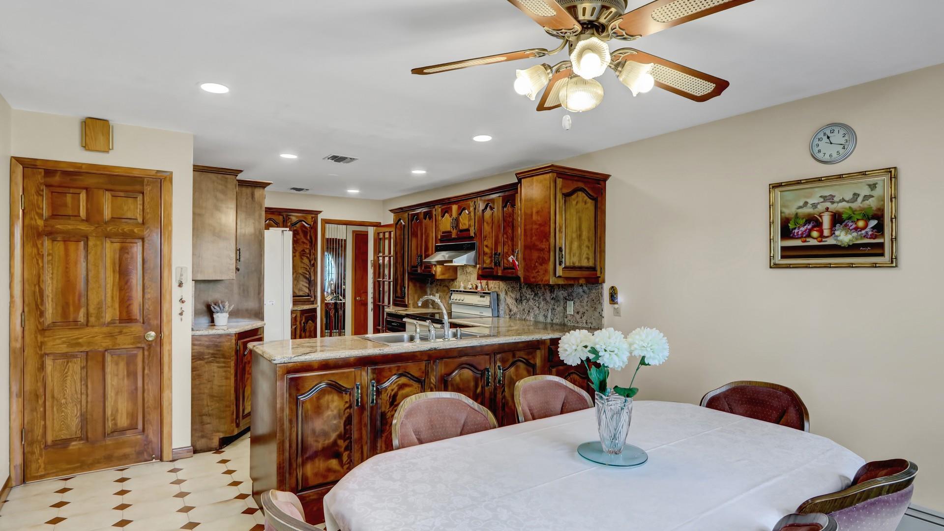 8 Robert Circle, Syosset, New York image 17