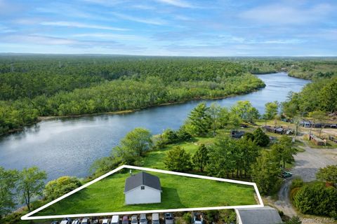 1161 W Main Street Riverhead NY 11901