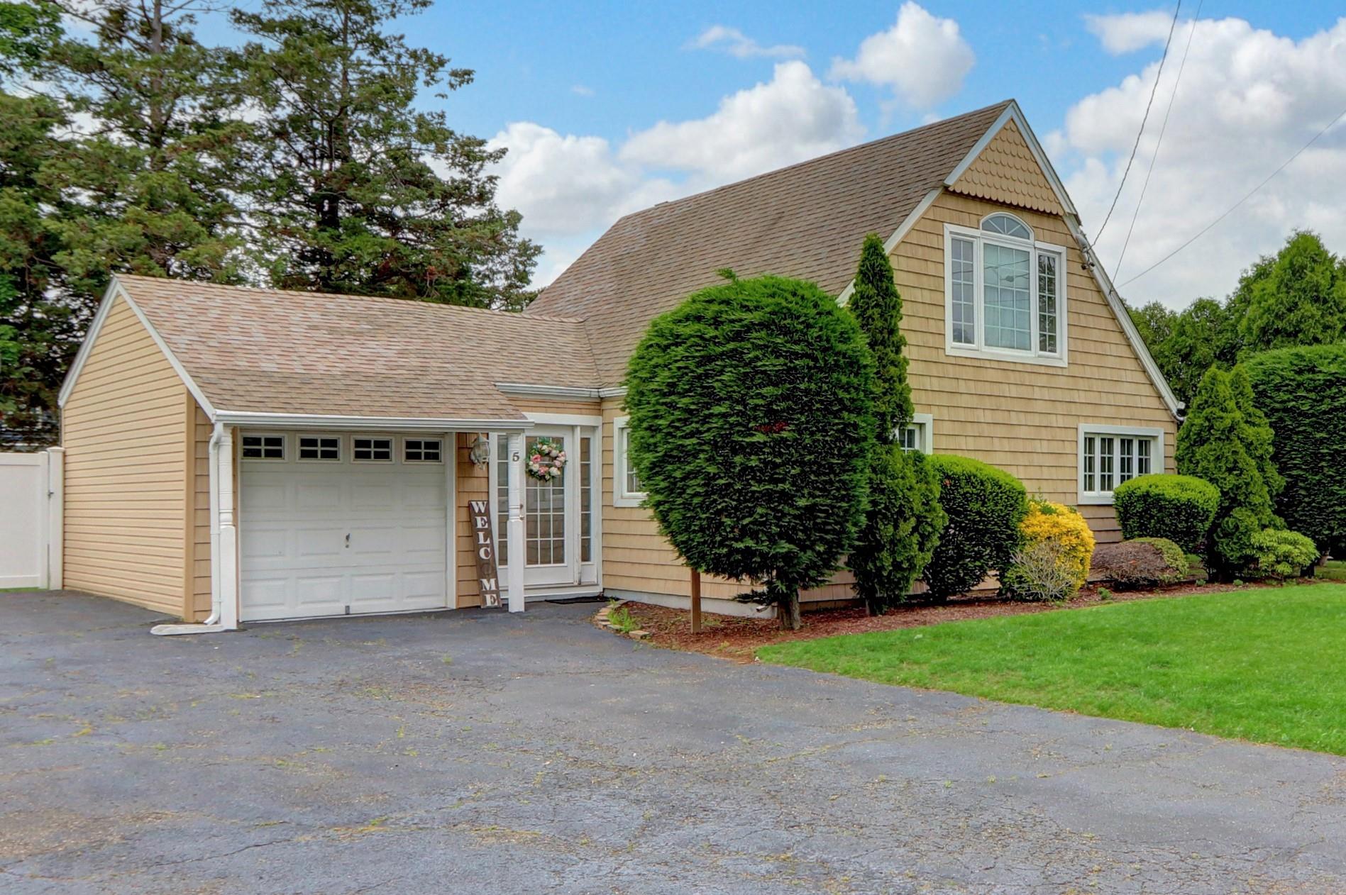 5 Rugby Road Rd, Massapequa, New York image 1