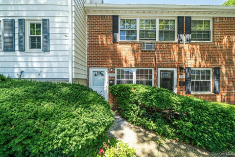 Condo For Sale - 1005 Towne House Village Vlg<br/> Suffolk County, Islandia, NY 11749