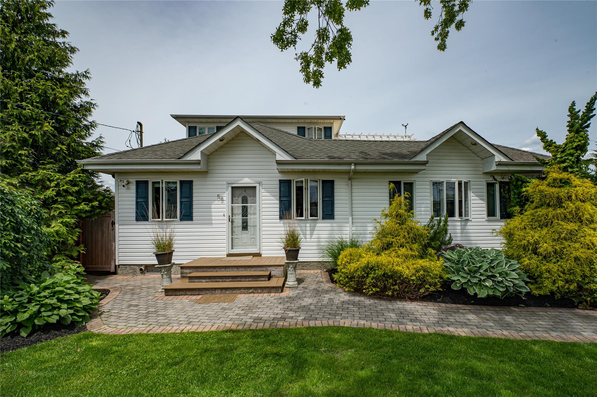 58 W Lido Prom, Lindenhurst, New York image 2