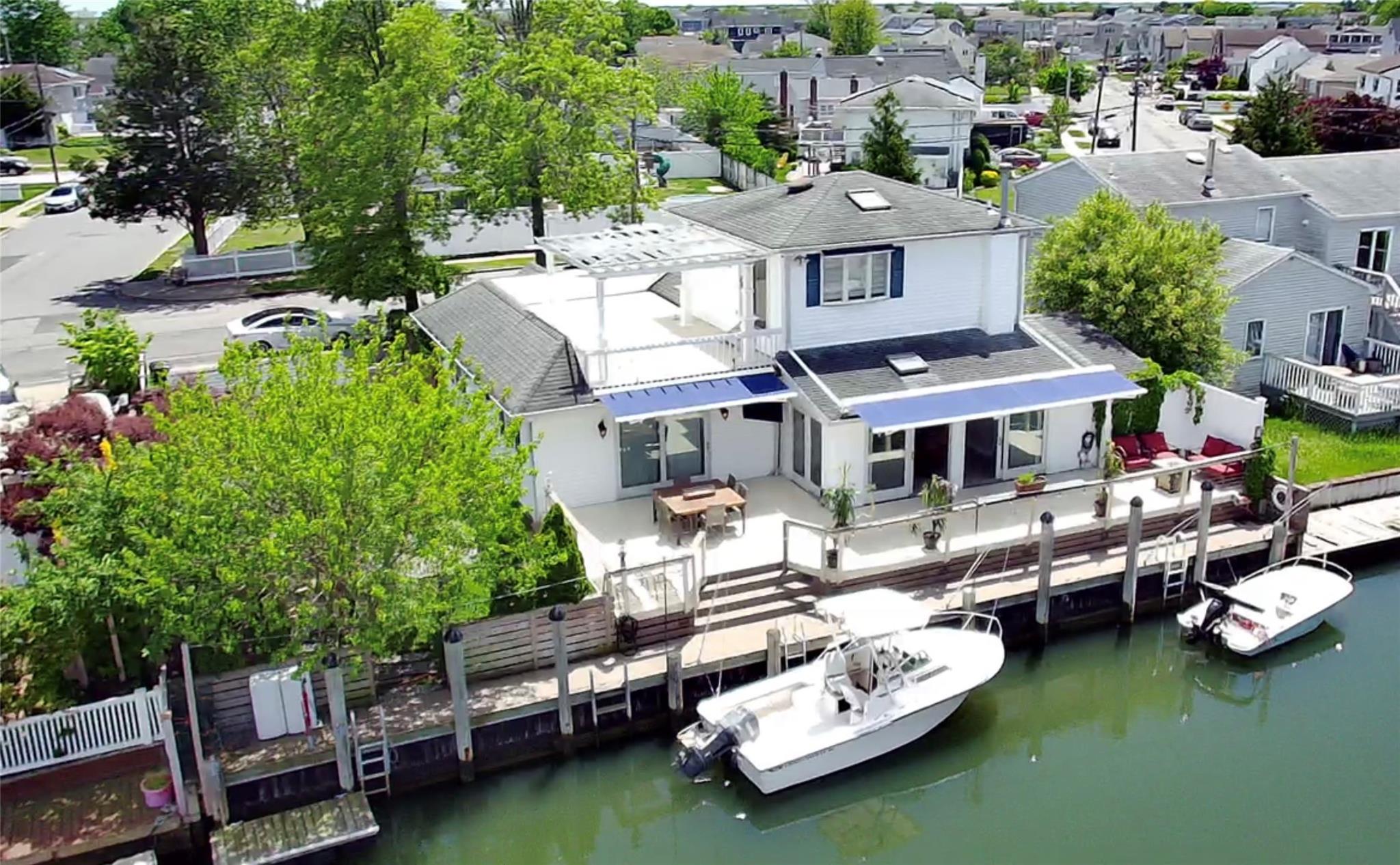 58 W Lido Prom, Lindenhurst, New York image 1