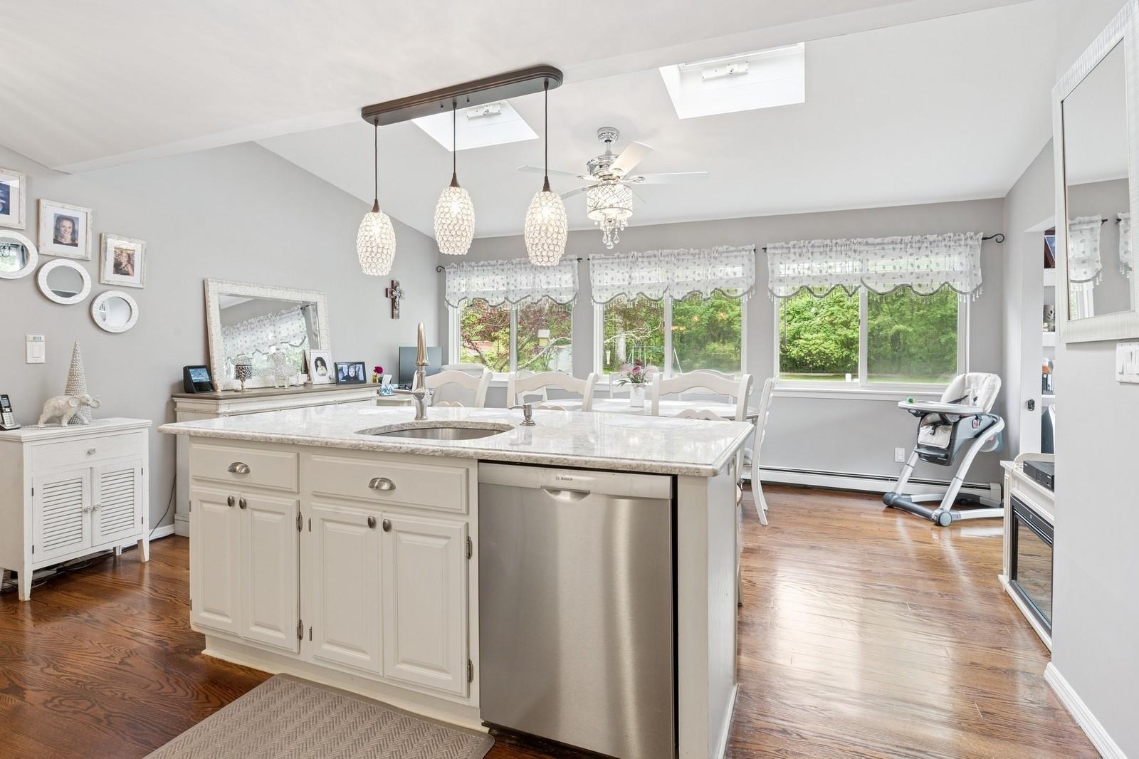 22 Ridge Road, Shirley, New York image 9