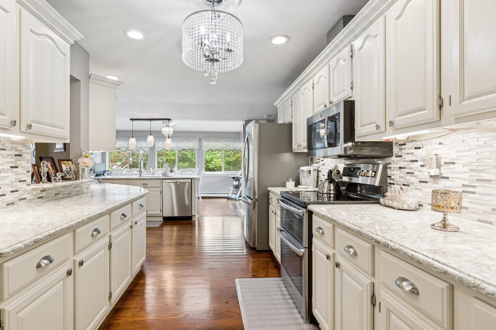 22 Ridge Road, Shirley, New York image 7