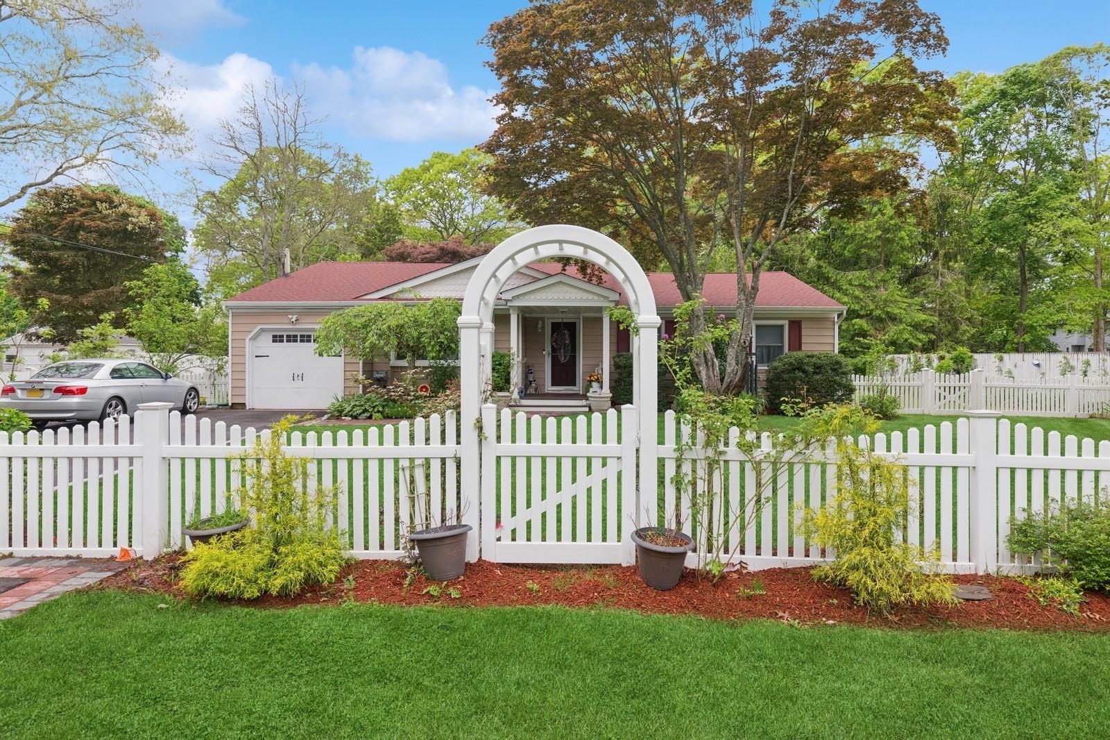 22 Ridge Road, Shirley, New York image 39