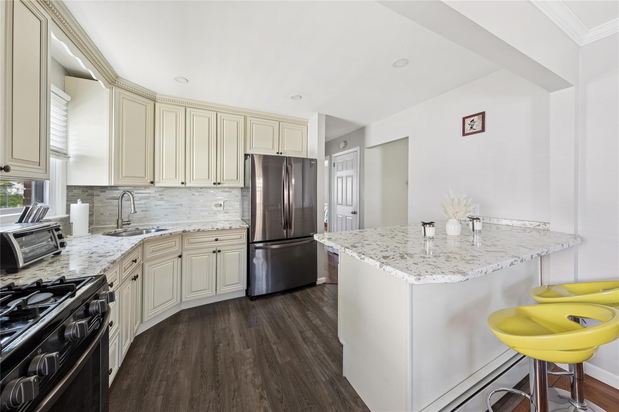 4 N 10th Street, New Hyde Park, New York image 8