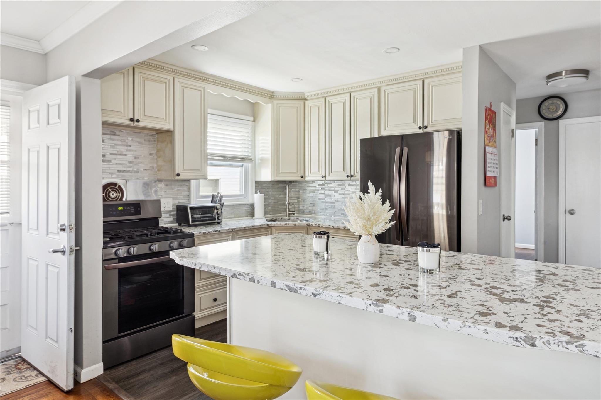 4 N 10th Street, New Hyde Park, New York image 9