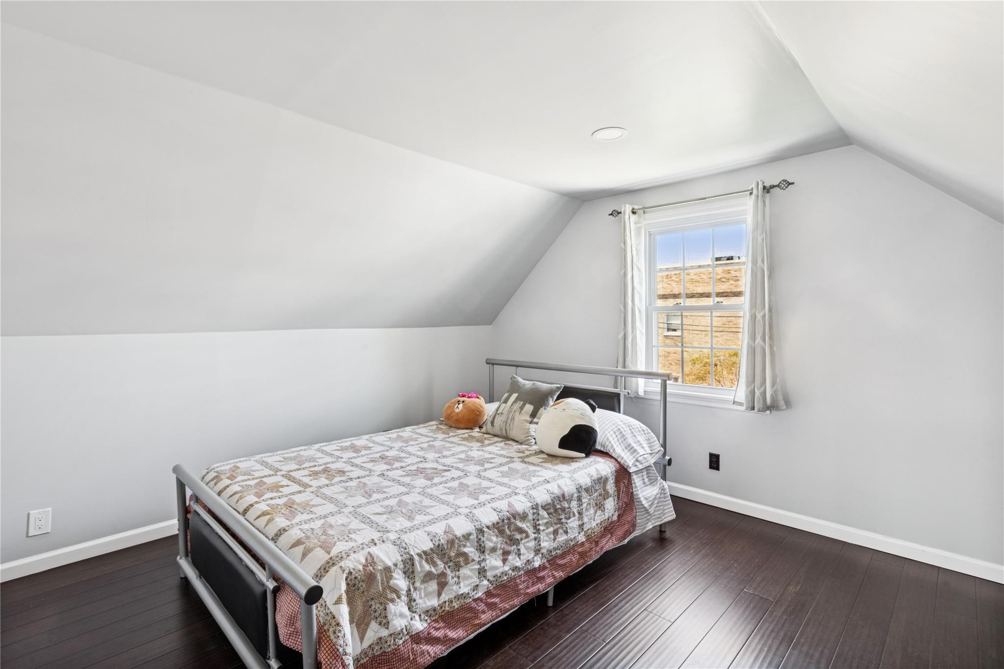4 N 10th Street, New Hyde Park, New York image 25