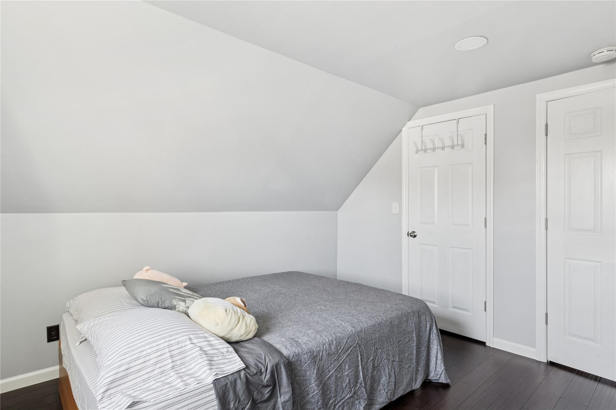4 N 10th Street, New Hyde Park, New York image 30