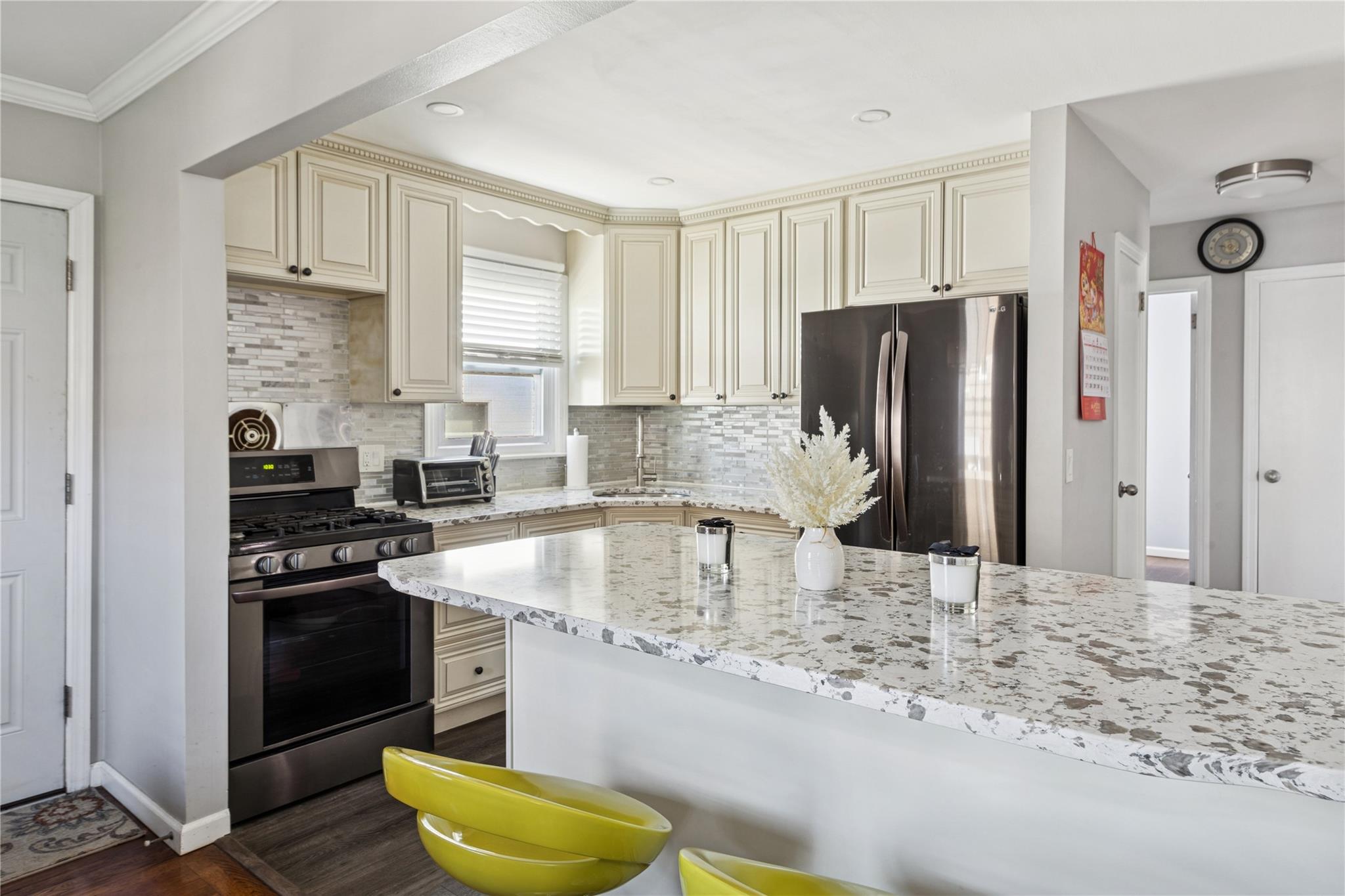 4 N 10th Street, New Hyde Park, New York image 10