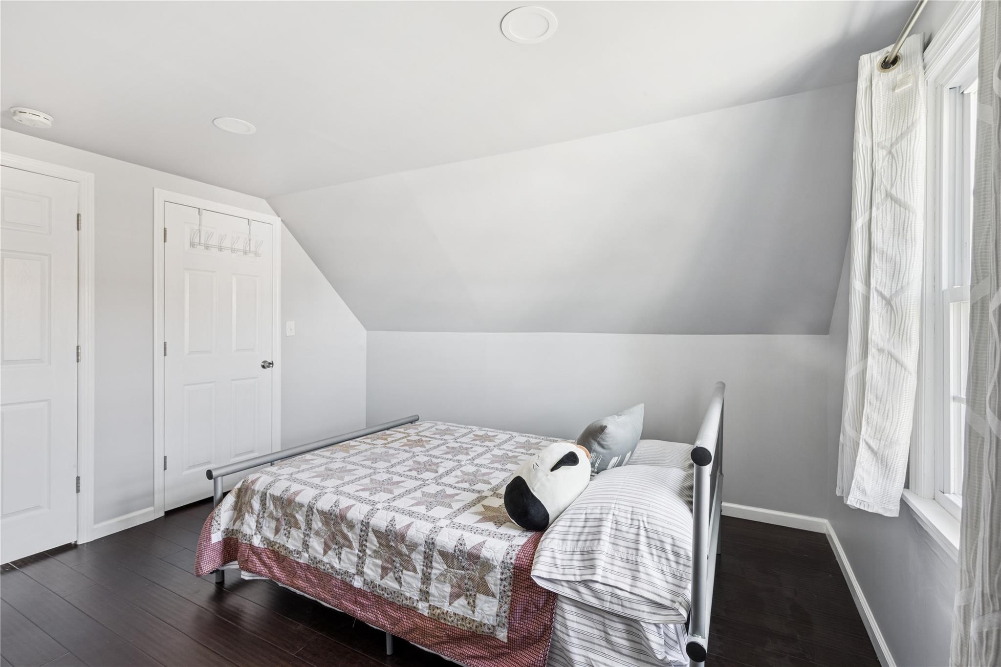 4 N 10th Street, New Hyde Park, New York image 26