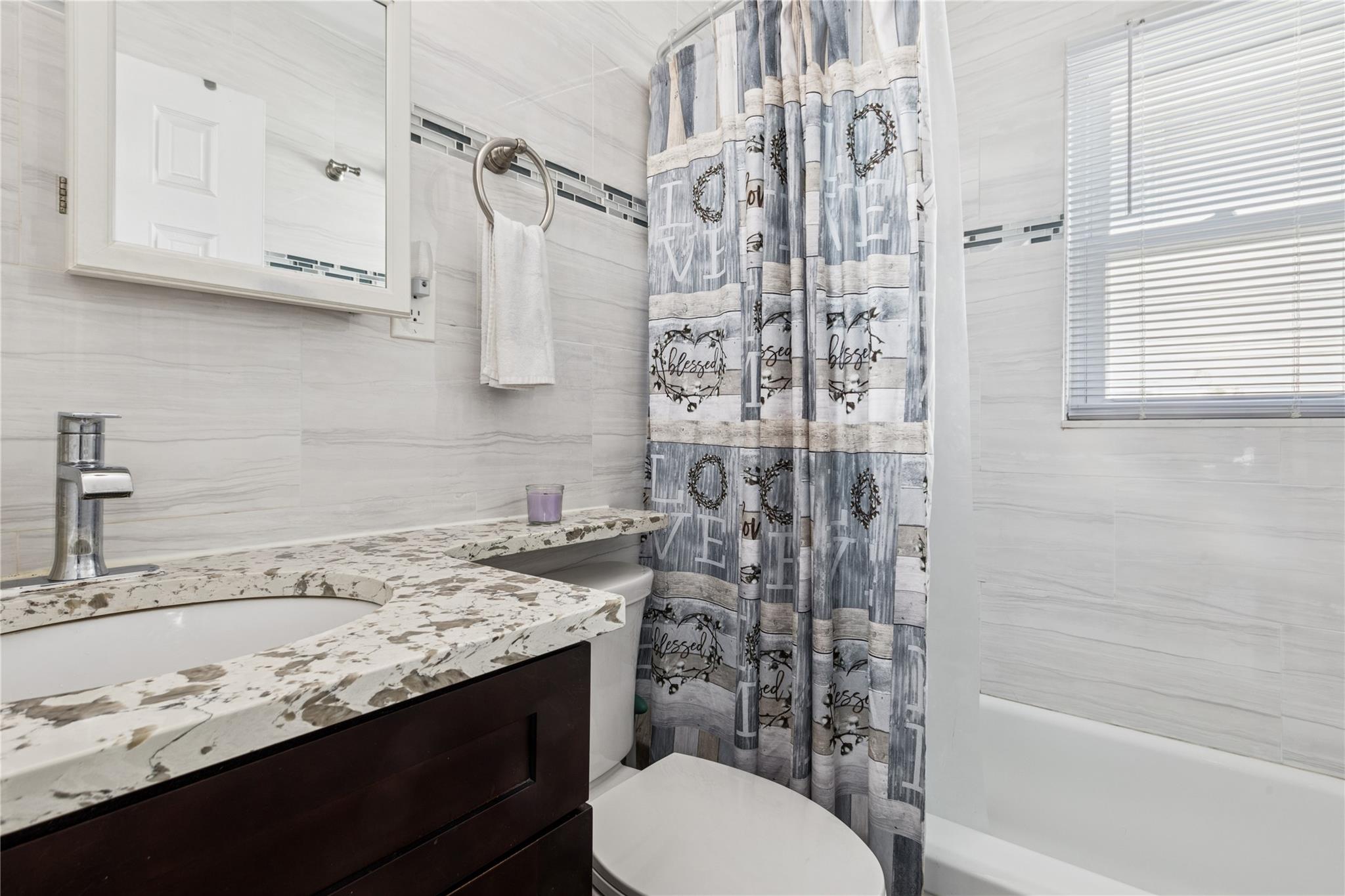 4 N 10th Street, New Hyde Park, New York image 21