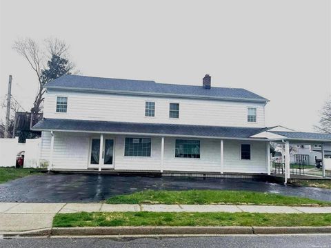 Homes For Sale - 1 Woodpecker Lane<br/> Levittown, NY 11756