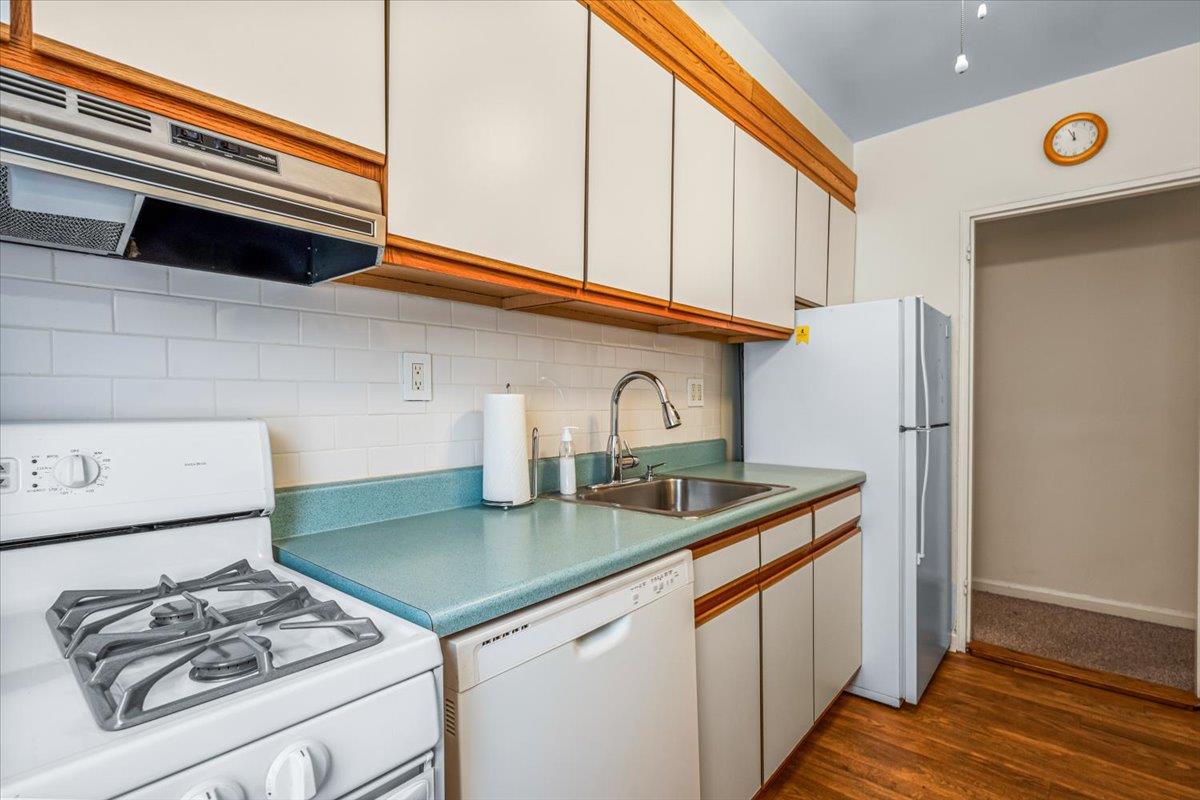 27-10 Parsons Boulevard #1F, Flushing, New York image 7