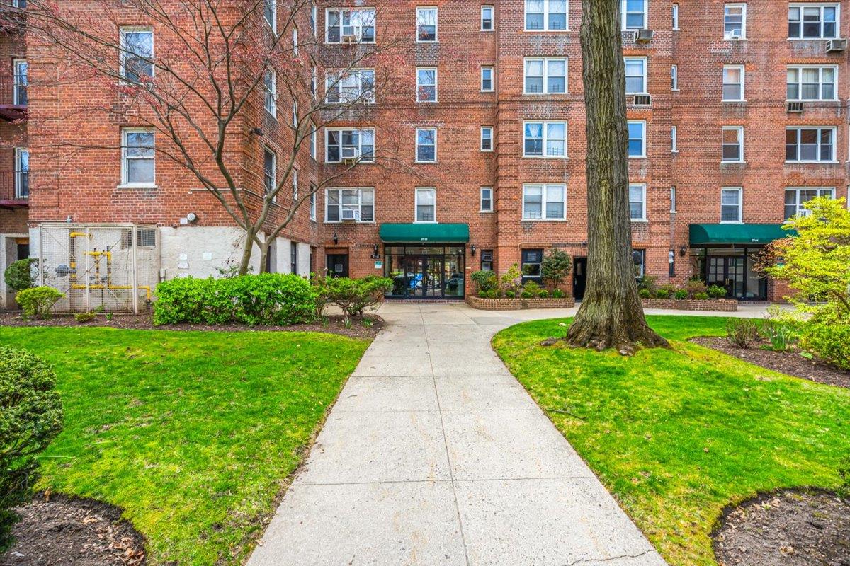 Parsons Boulevard 1F, Flushing, Queens, NY - 1 Bedrooms  
1 Bathrooms  
4 Rooms - 