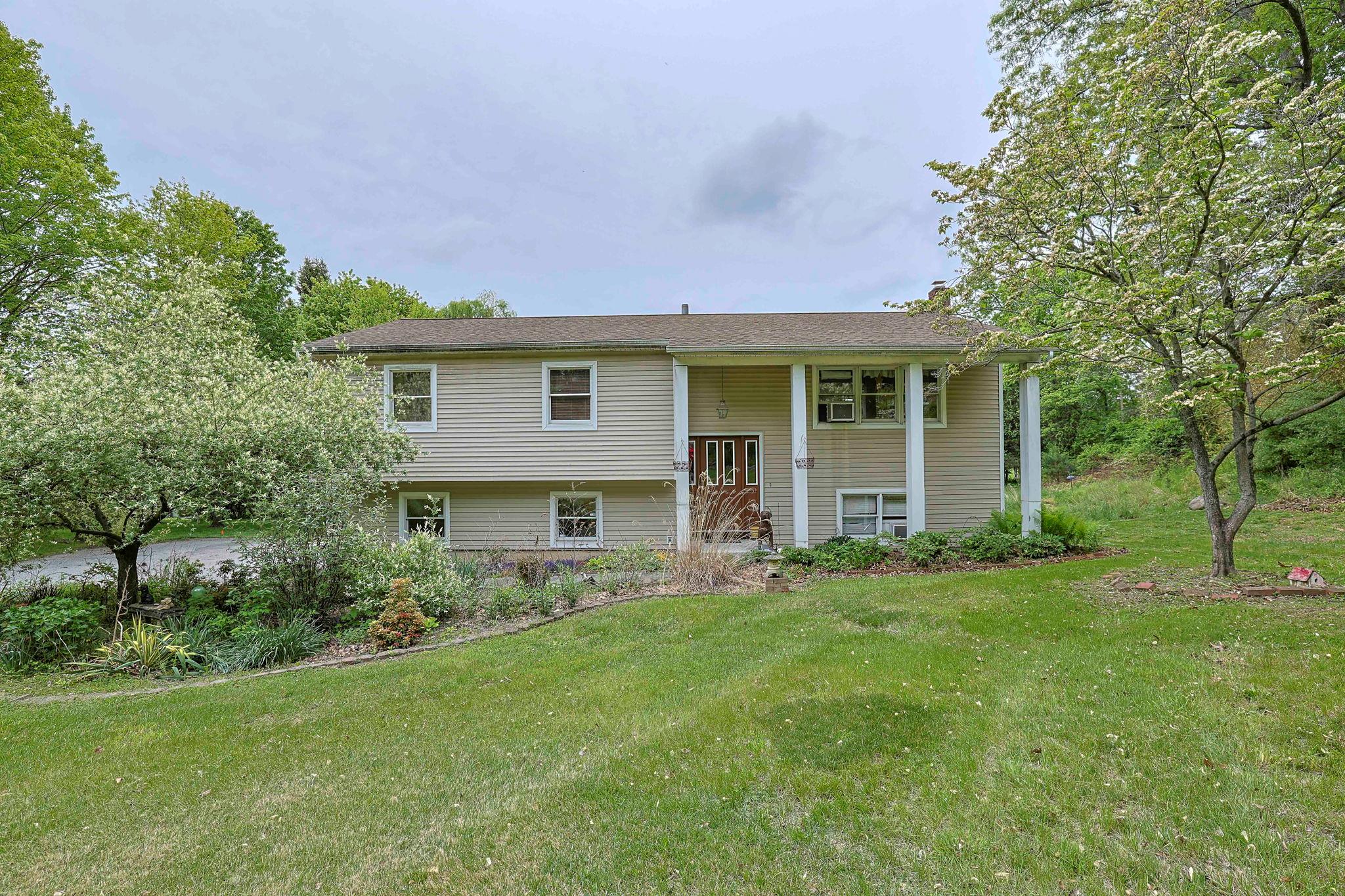 15 Hickory Hill Drive, Warwick, New York image 1