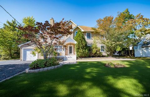 Photo of 81 Kenwood Drive, Bohemia, NY 11716 (MLS # 921537)