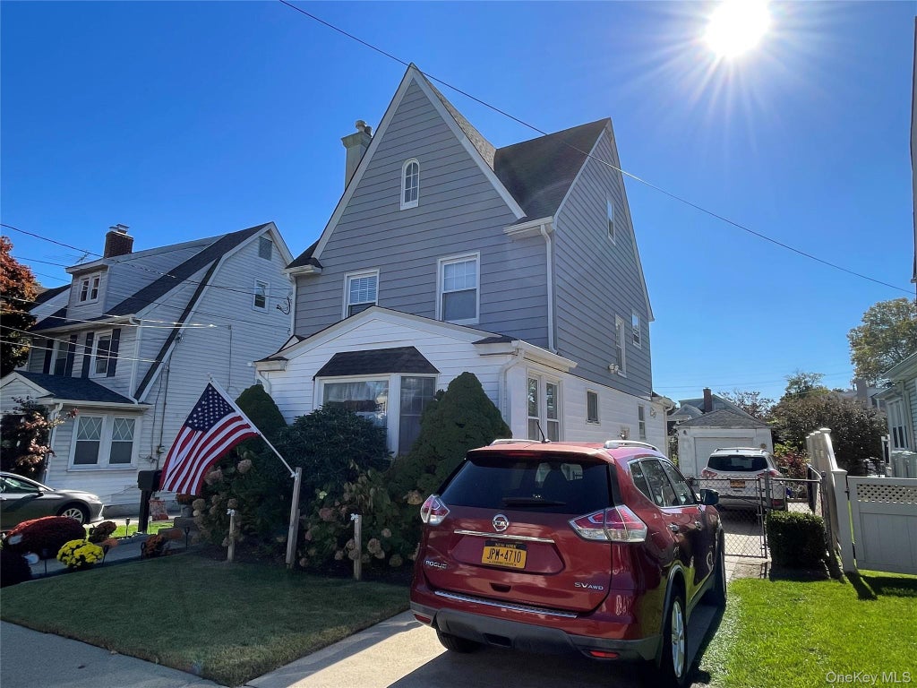 Photo of 882 Jayne Place, Baldwin, NY 11510 (MLS # 1066278)
