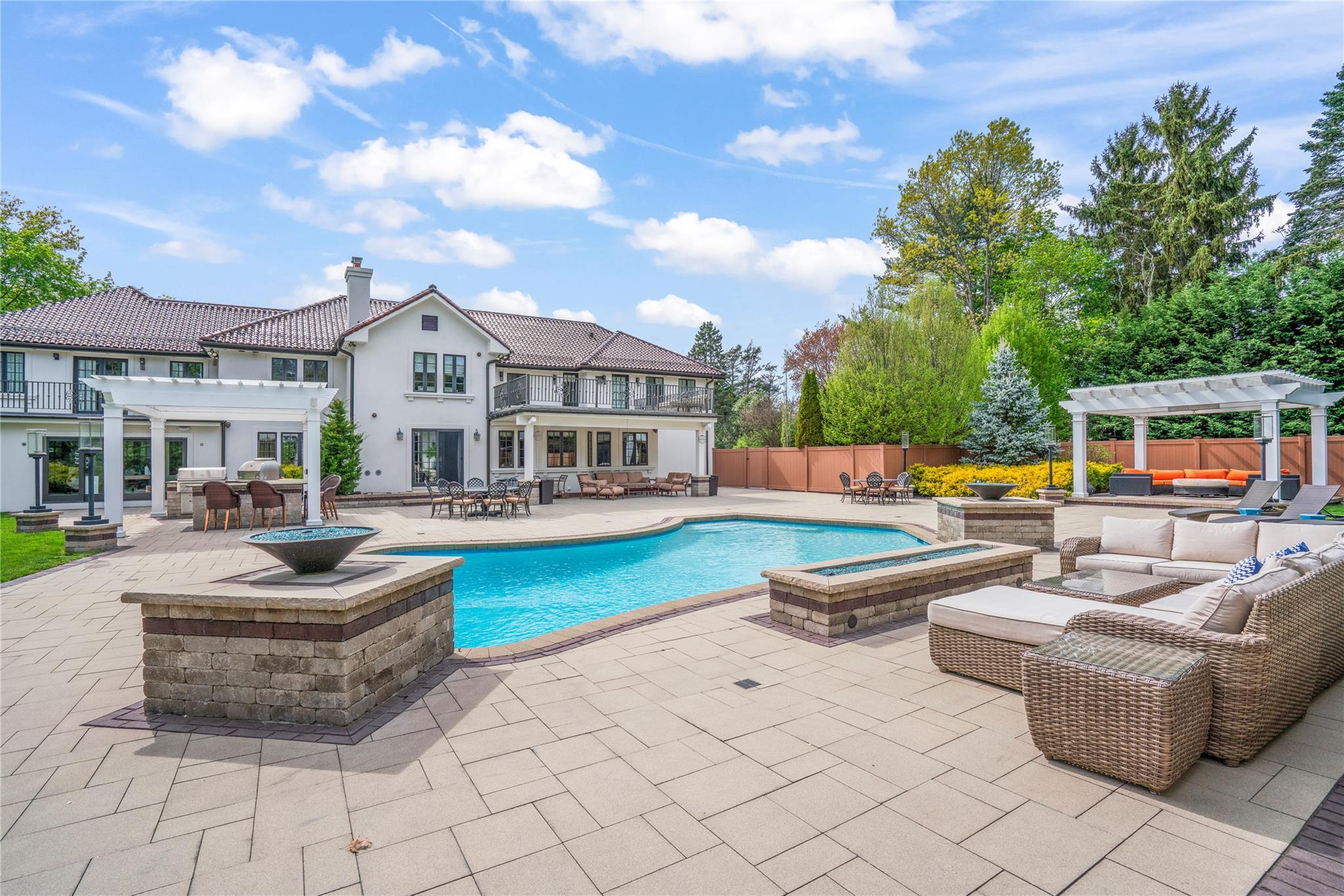 84 S Woods Road, Woodbury, New York image 30
