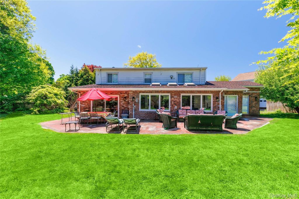 Photo of 10 BELL Place, Rye Brook, NY 10573 (MLS # 880583)