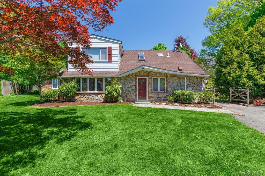 Photo of 10 BELL Place, Rye Brook, NY 10573 (MLS # 880583)