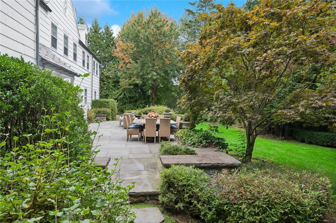 352 Pondfield Road, Bronxville, New York image 26