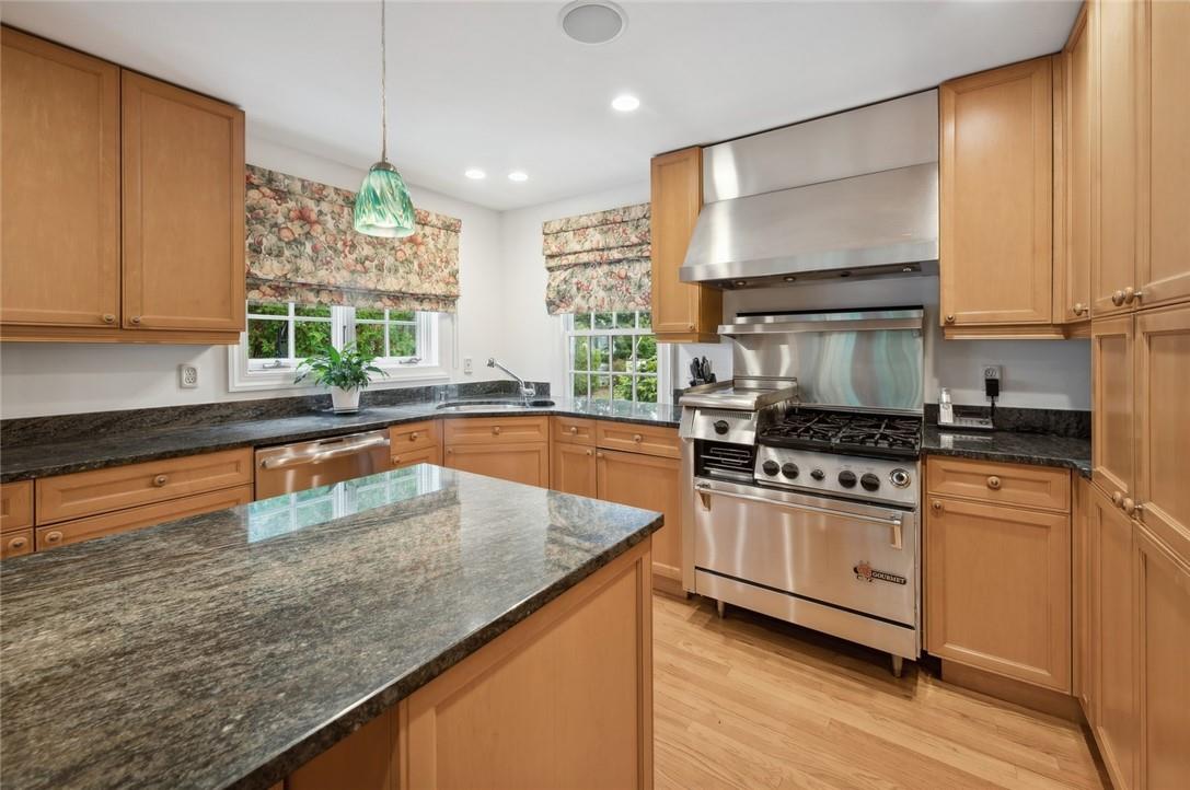 352 Pondfield Road, Bronxville, New York image 10