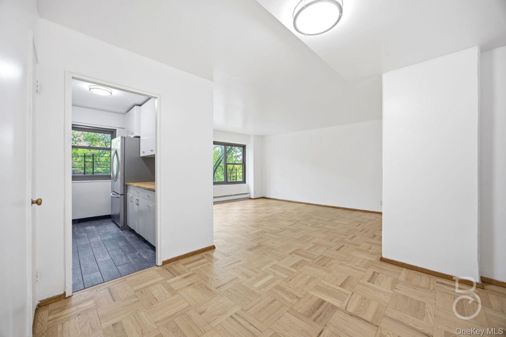33-52 Crescent Street 4C