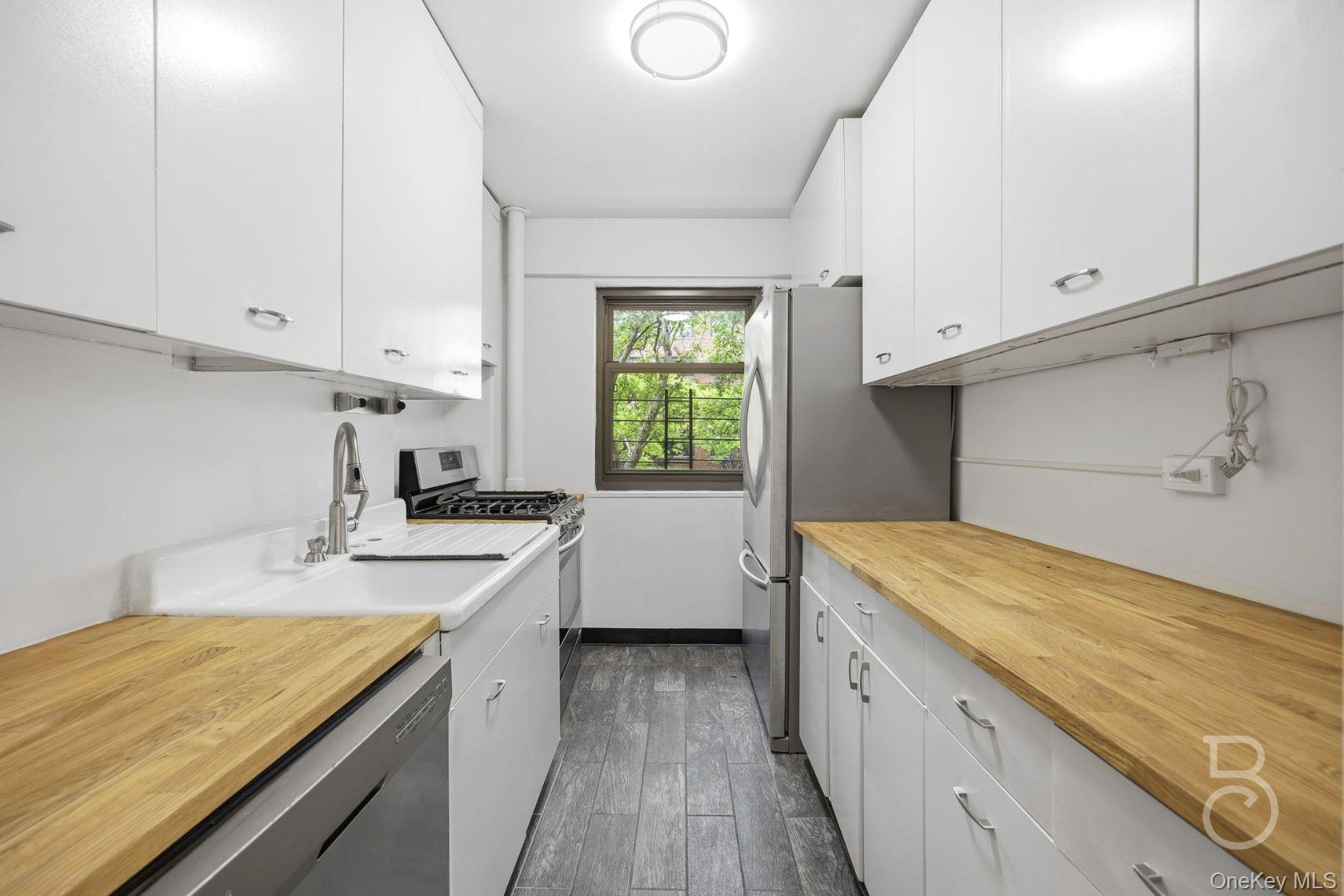 33-52 Crescent Street 4C