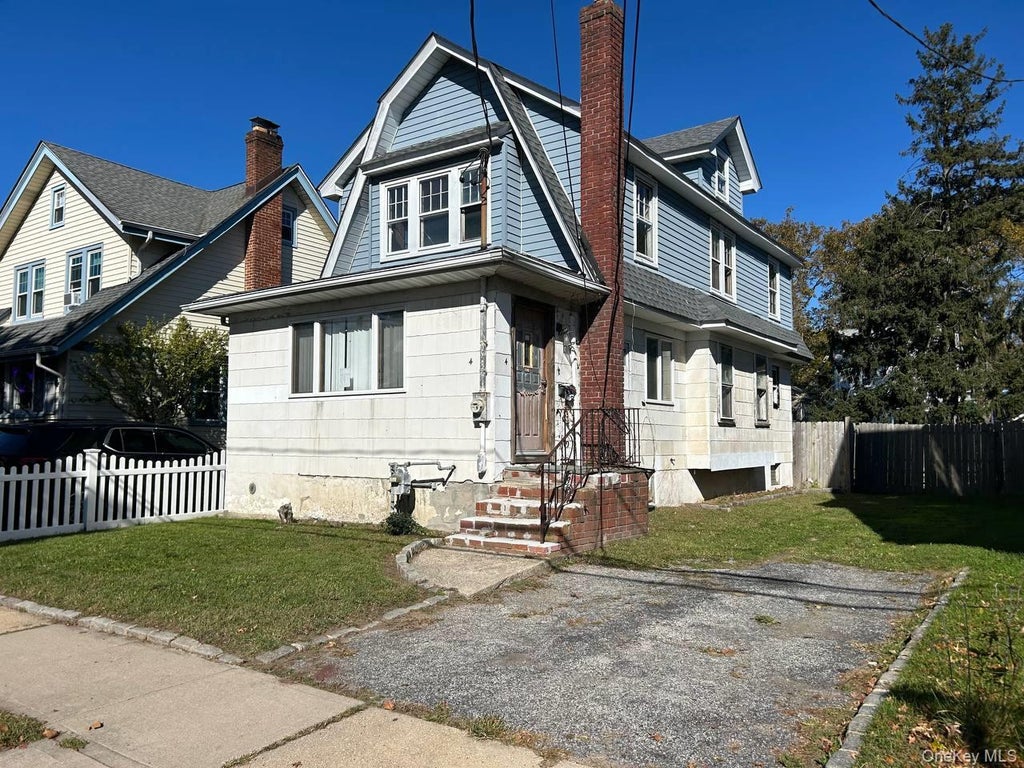Photo of 4 Everett Street, Lynbrook, NY 11563 (MLS # 1066444)
