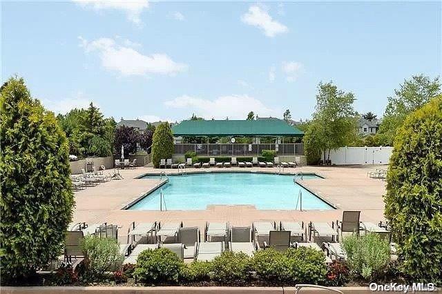 657 Balfour Place, Melville, New York image 26