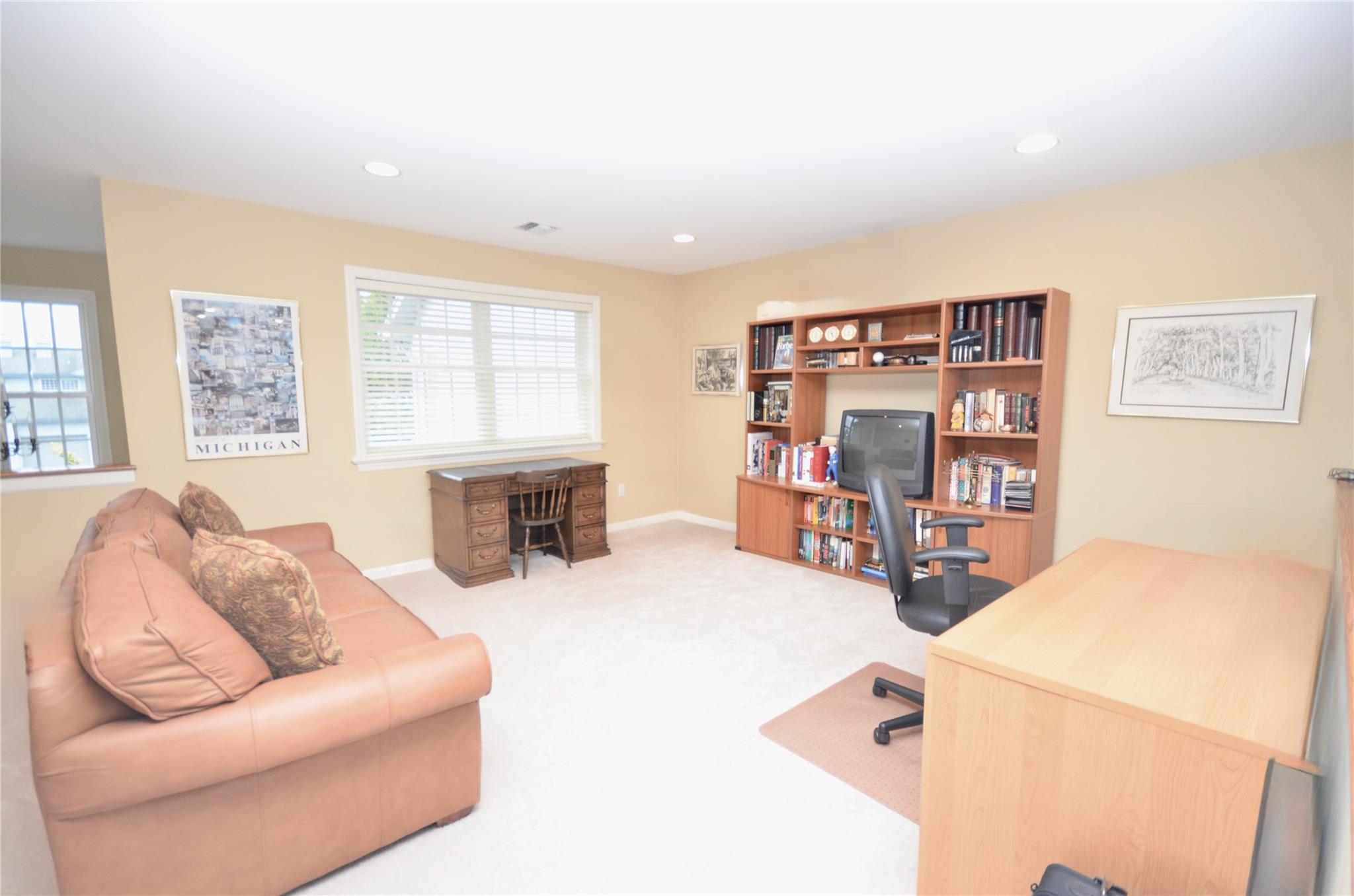 657 Balfour Place, Melville, New York image 16