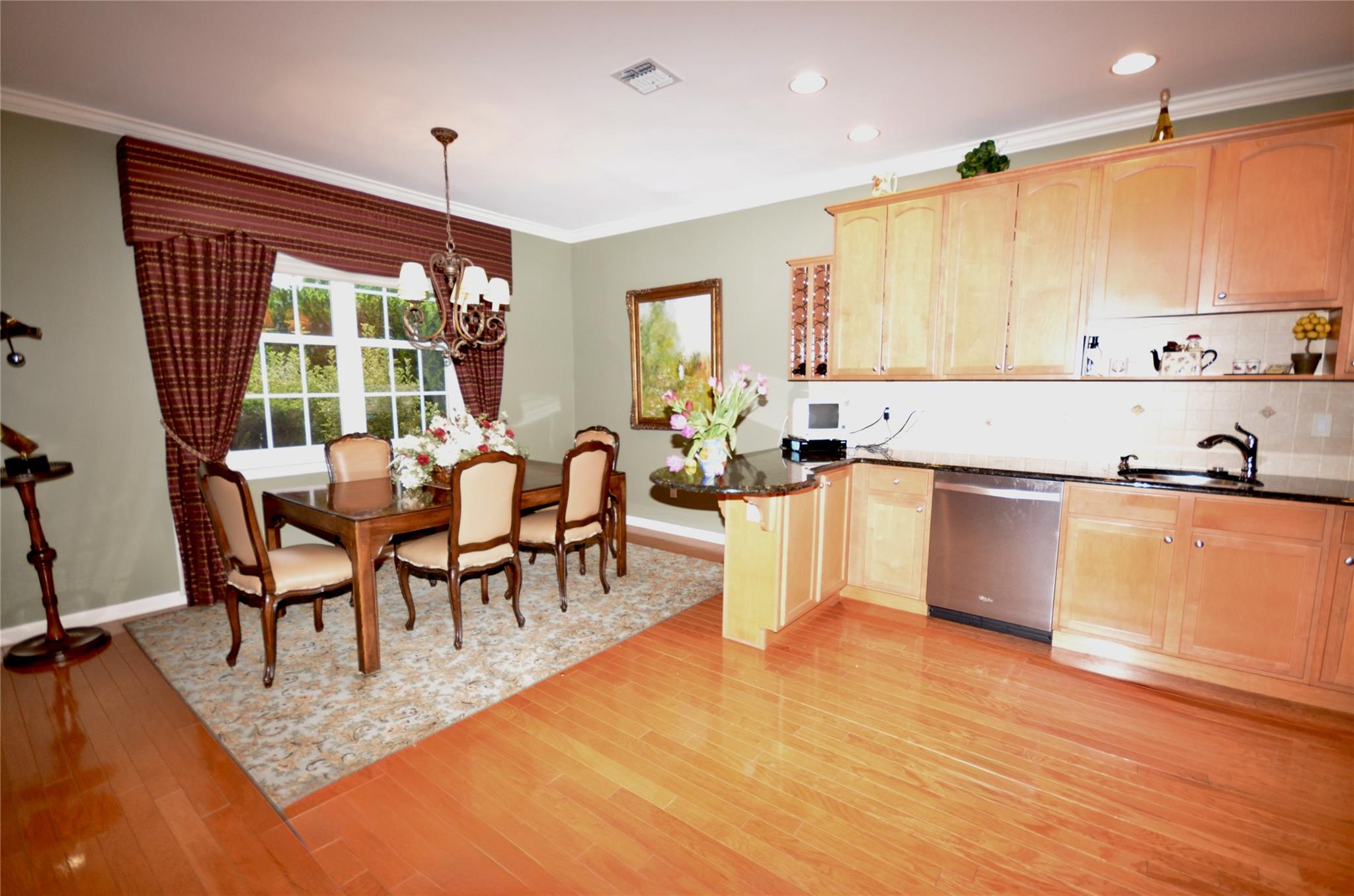 657 Balfour Place, Melville, New York image 5