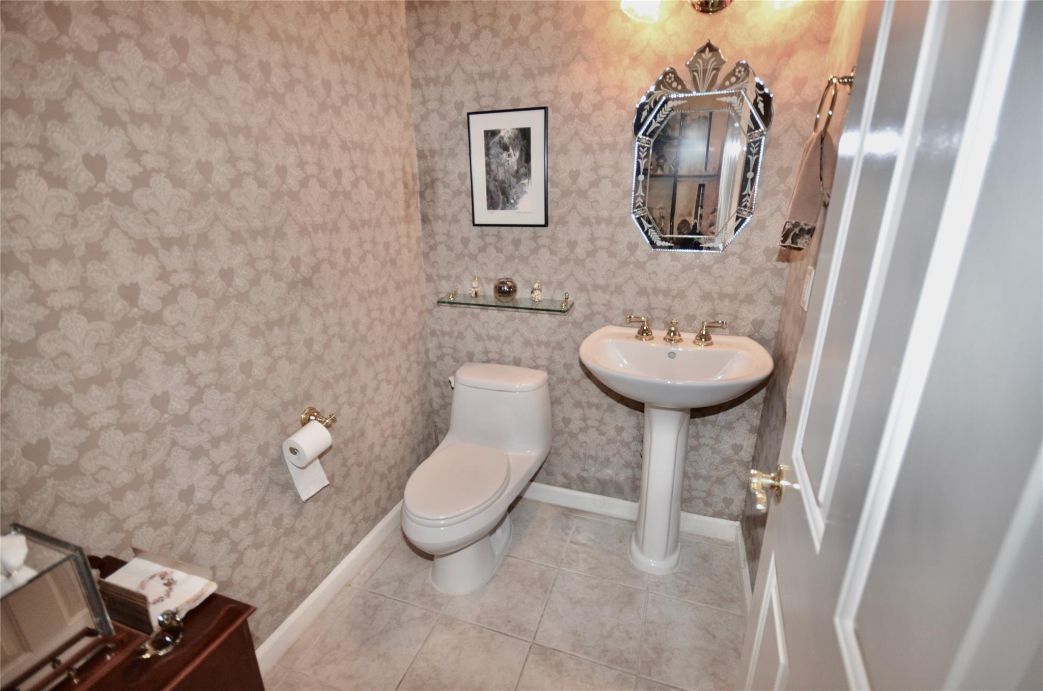 657 Balfour Place, Melville, New York image 13