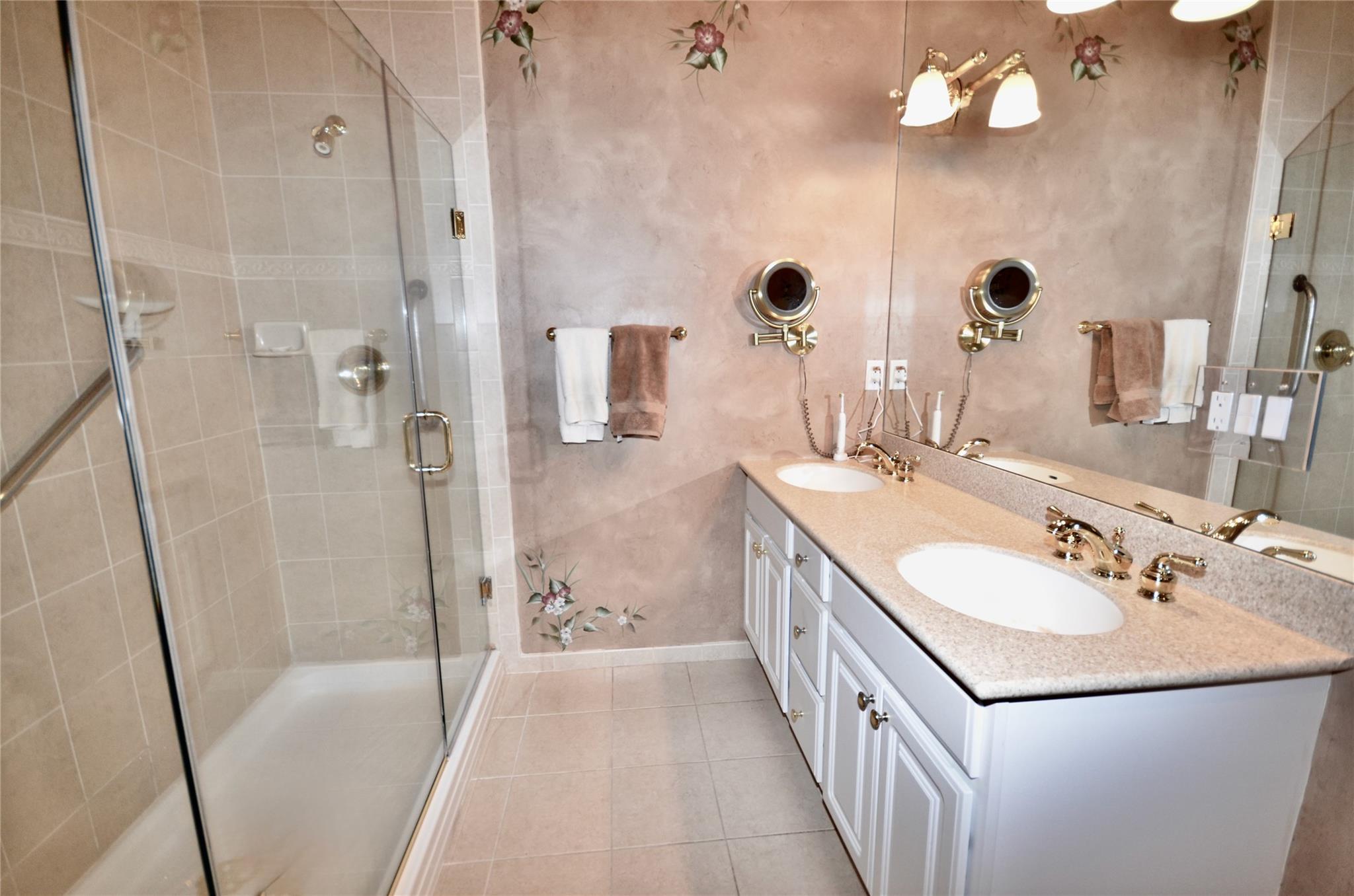 657 Balfour Place, Melville, New York image 11