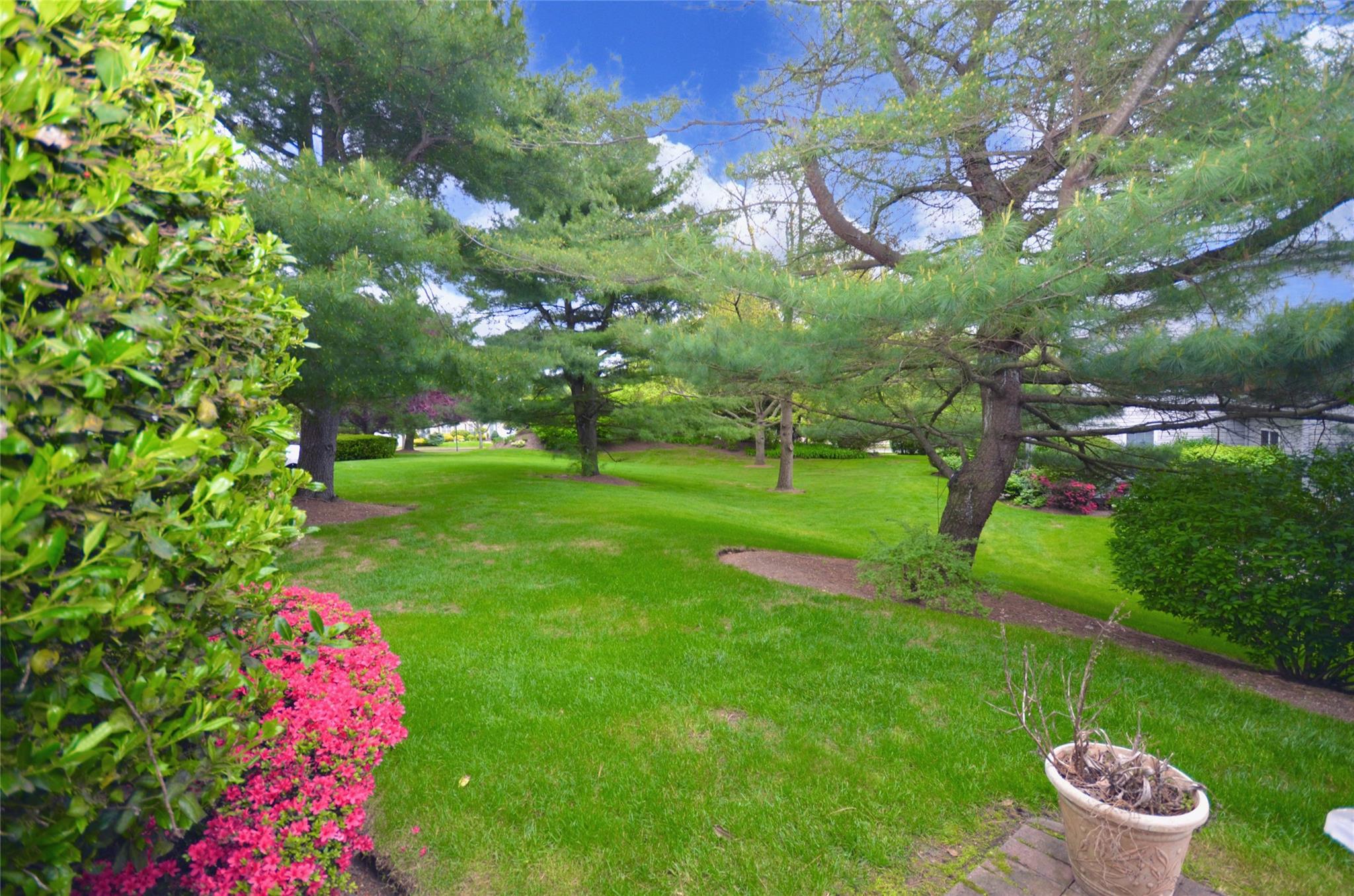657 Balfour Place, Melville, New York image 20